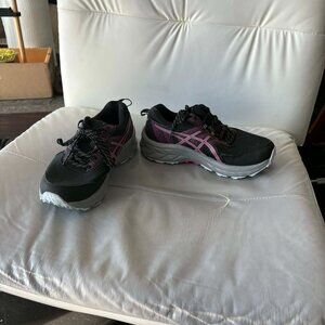 ASICS Women's Gel-Venture 9 Running Shoes, 7 Wide, Black/Soft Berry